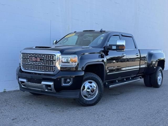 2018 GMC Sierra 4WD Crew Cab Standard Box Denali's photo