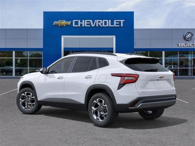 2025 Chevrolet Trax LT photo 2