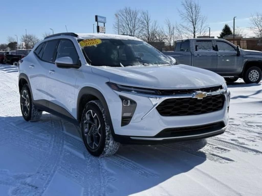 Used 2025 Chevrolet Trax LT SUV