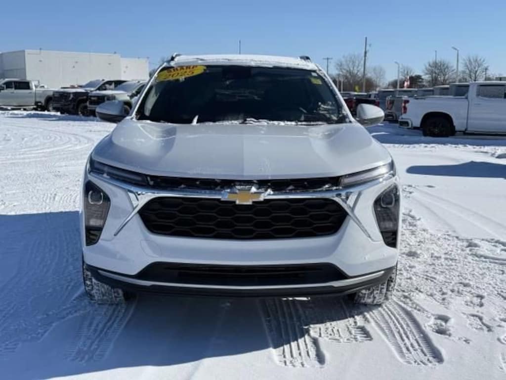 Used 2025 Chevrolet Trax LT SUV