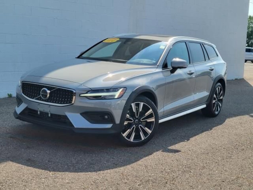 Used 2024 Volvo V60 Cross Country Ultimate Wagon