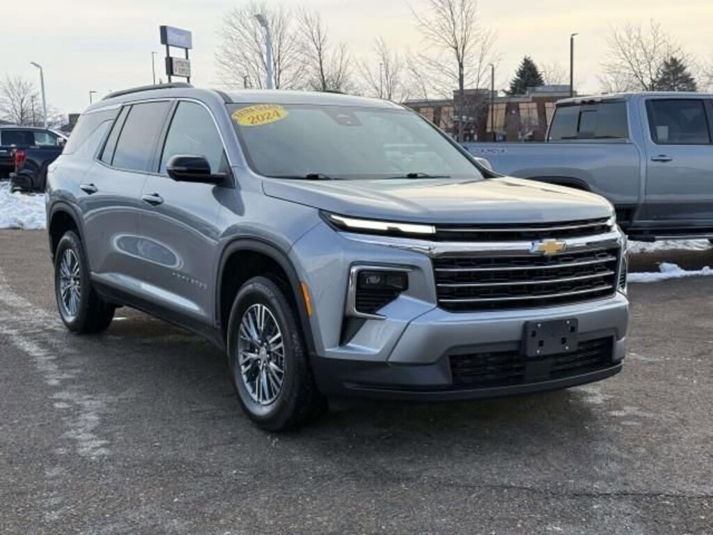 Used 2024 Chevrolet Traverse LT SUV