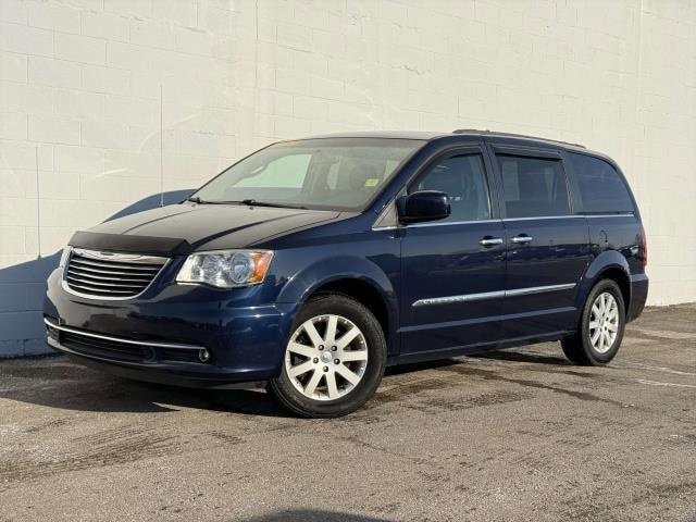 2014 Chrysler Town & Country Touring's photo