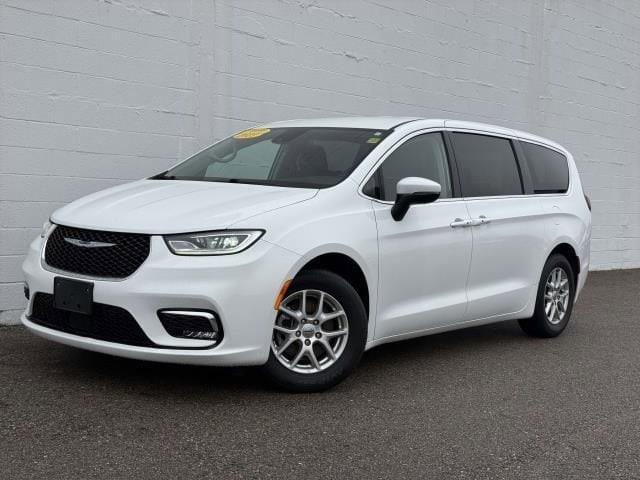 2023 Chrysler Pacifica Touring L's photo