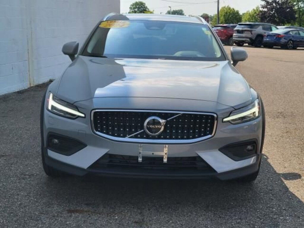 Used 2024 Volvo V60 Cross Country Ultimate Wagon