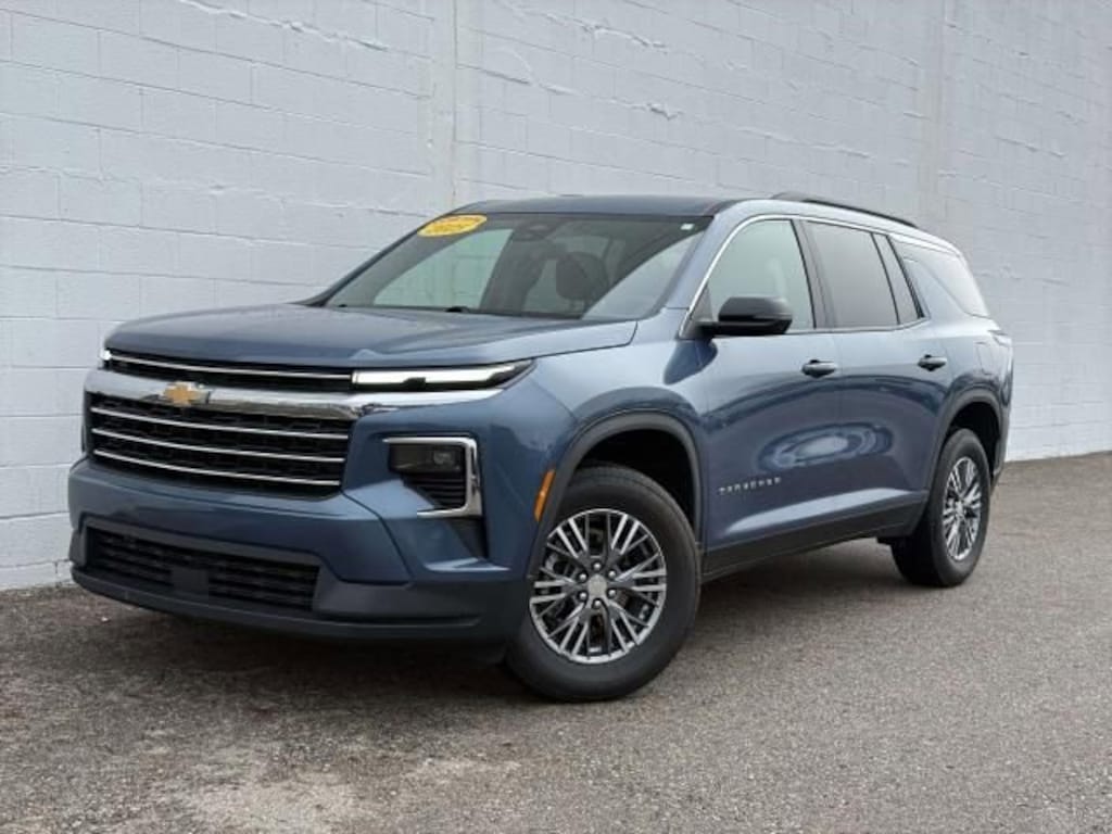 Used 2025 Chevrolet Traverse LT SUV