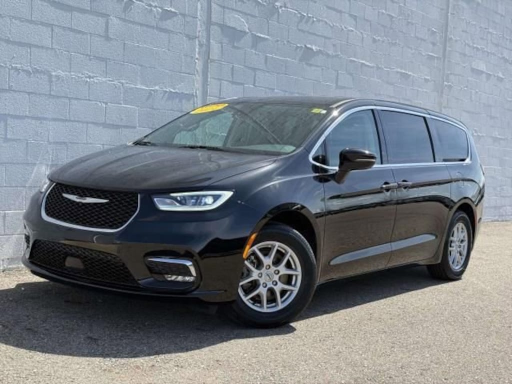 Used 2024 Chrysler Pacifica Touring L Van Passenger Van