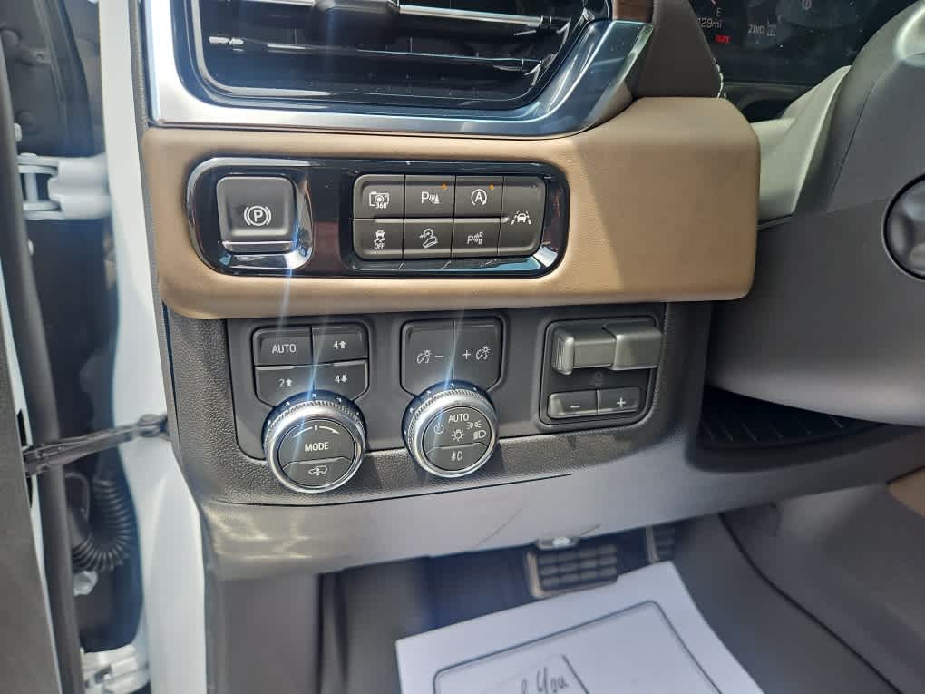 2026 GMC Yukon Denali Ultimate - Photo 11
