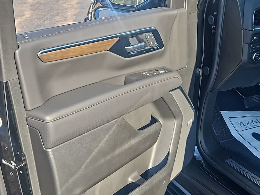 2026 Chevrolet Suburban High Country - Photo 9