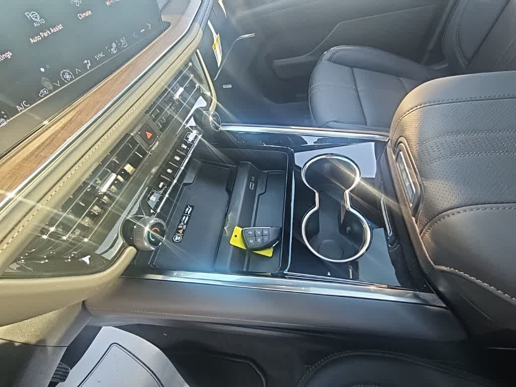 2026 Chevrolet Suburban High Country - Photo 15
