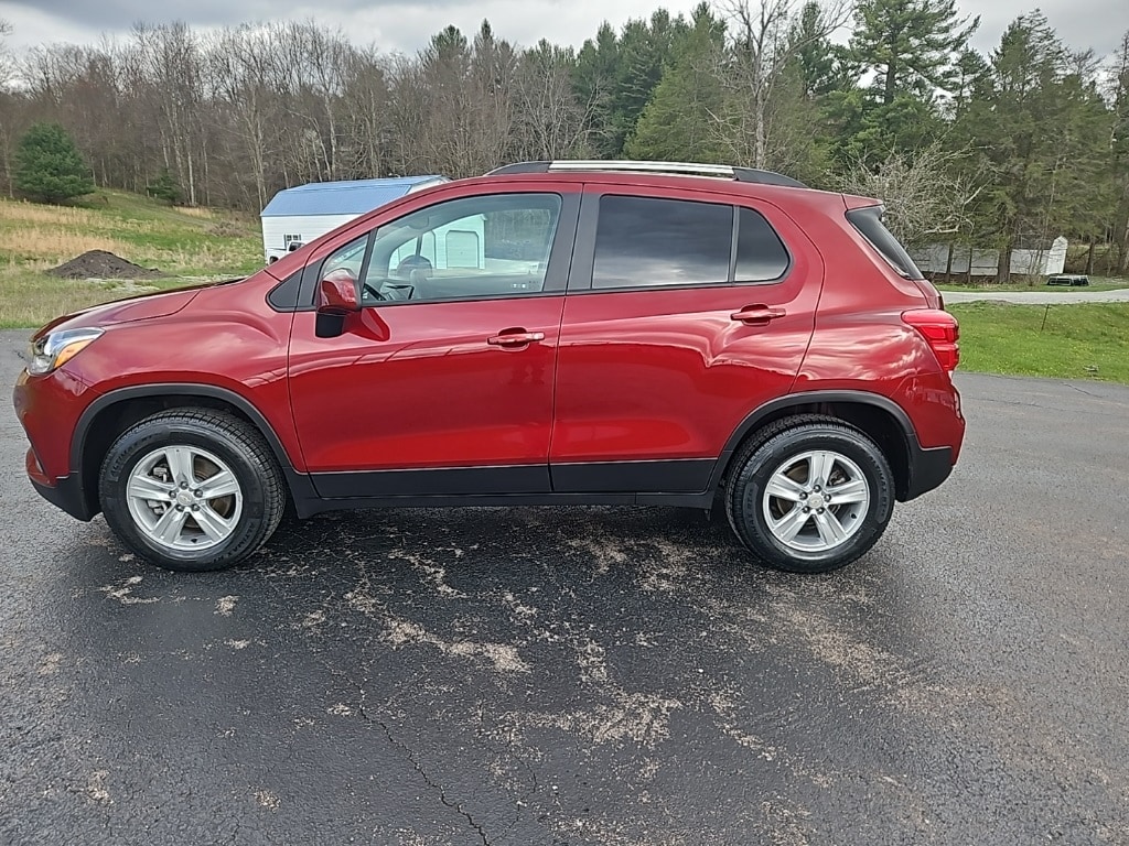 Used 2022 Chevrolet Trax LT with VIN KL7CJPSM8NB563177 for sale in Oakland, MD