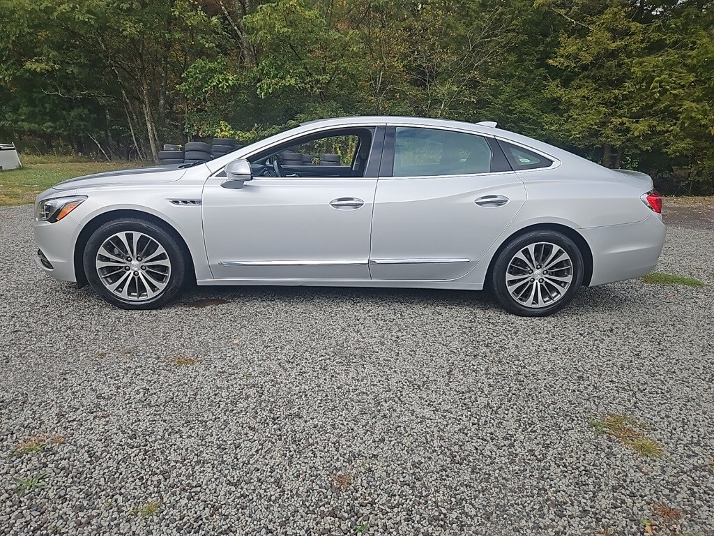 2017 Buick LaCrosse Essence photo 2