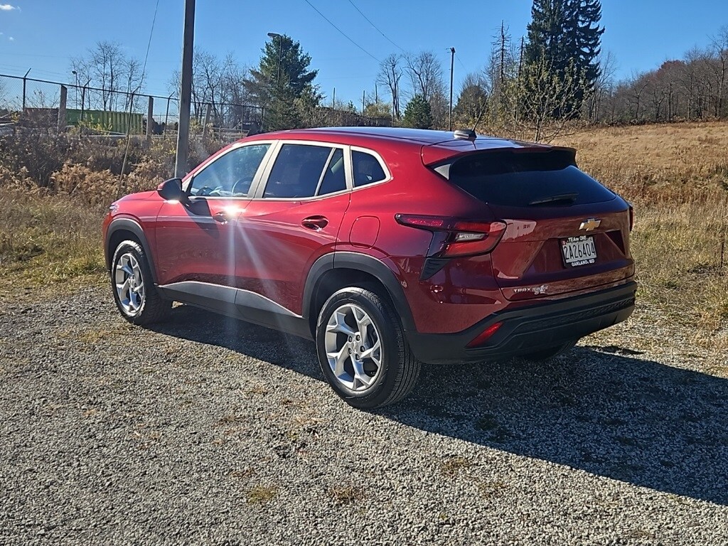 2024 Chevrolet Trax LS photo 3
