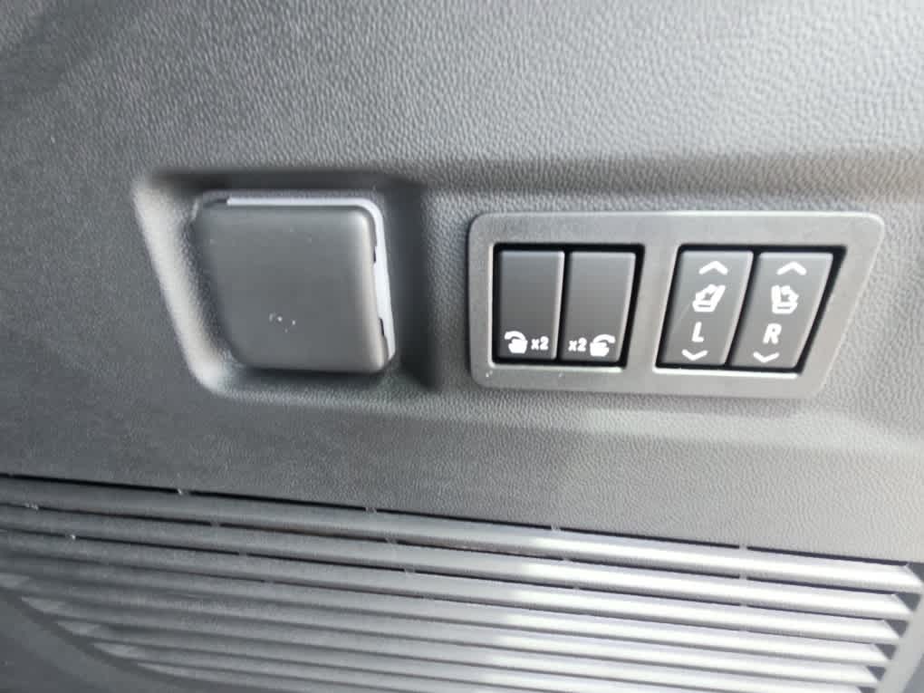 2026 GMC Yukon Denali Ultimate - Photo 25