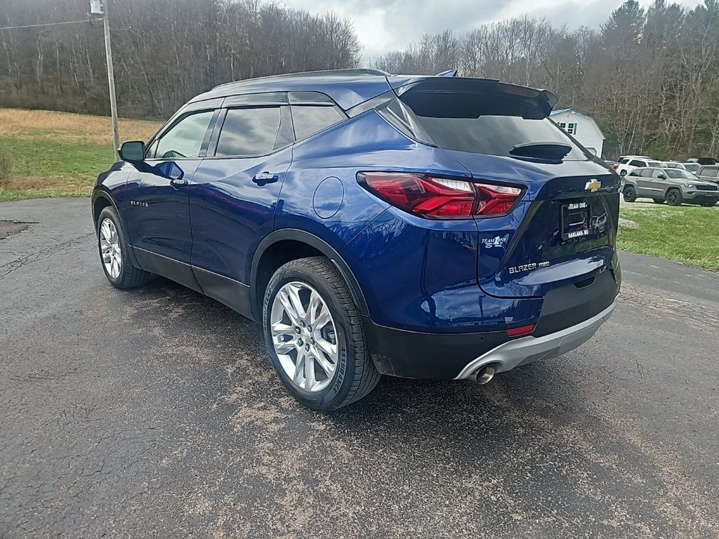 View vehicle photo 3