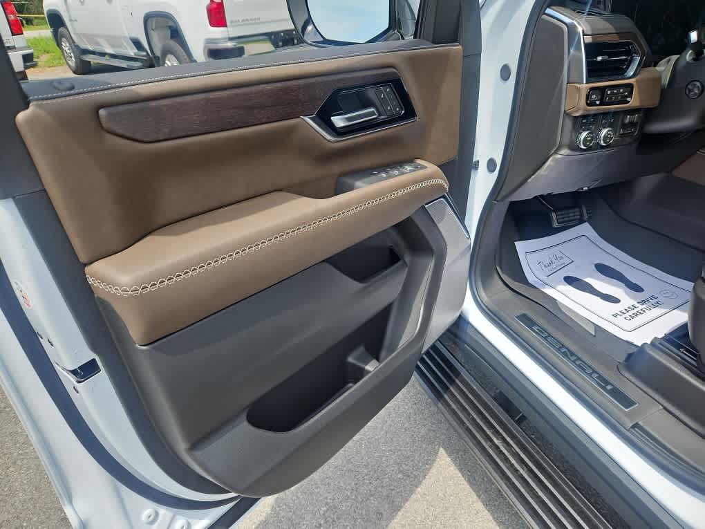 2026 GMC Yukon Denali Ultimate - Photo 9
