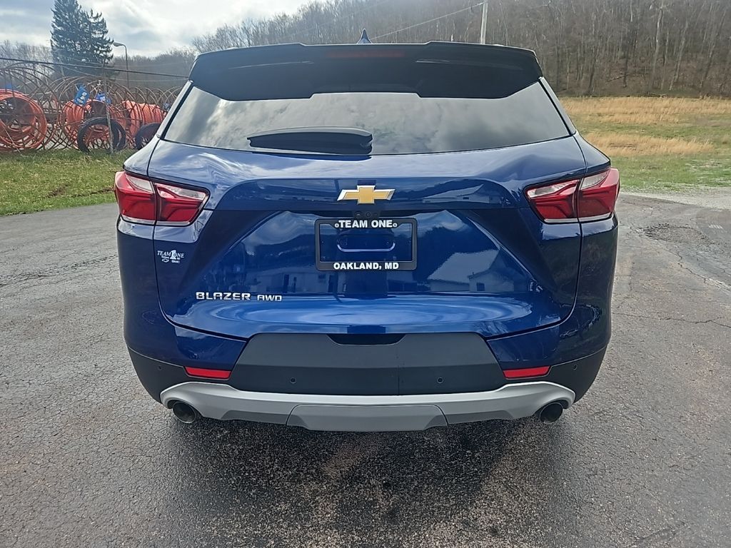 View vehicle photo 4