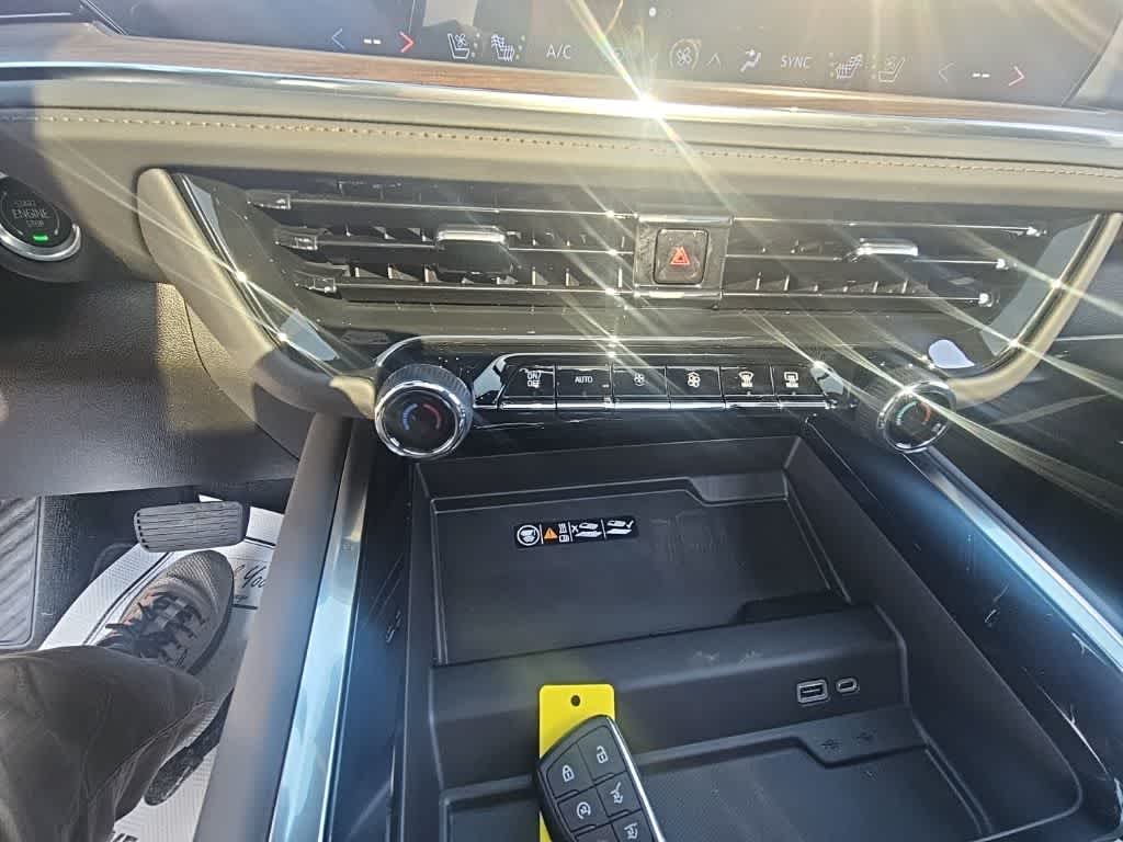 2026 Chevrolet Suburban High Country - Photo 14