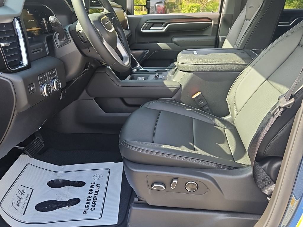 2026 GMC Sierra 3500HD Denali - Photo 9