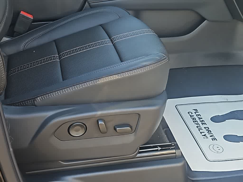 2026 Chevrolet Suburban High Country - Photo 25