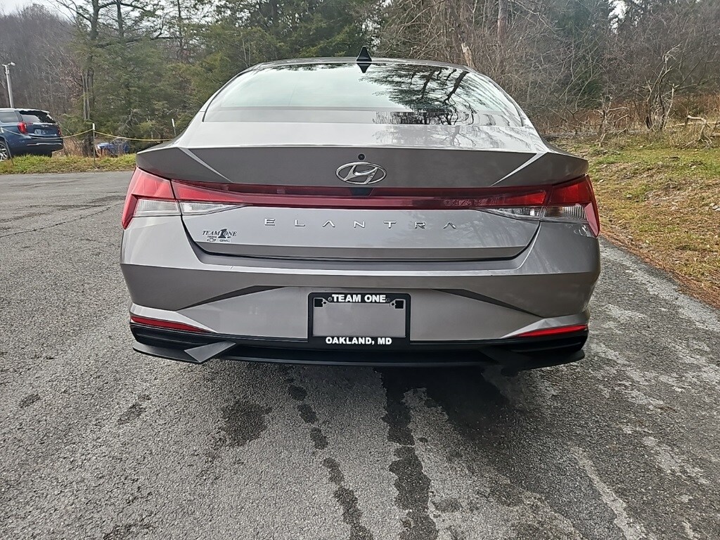 2023 Hyundai Elantra SEL photo 4