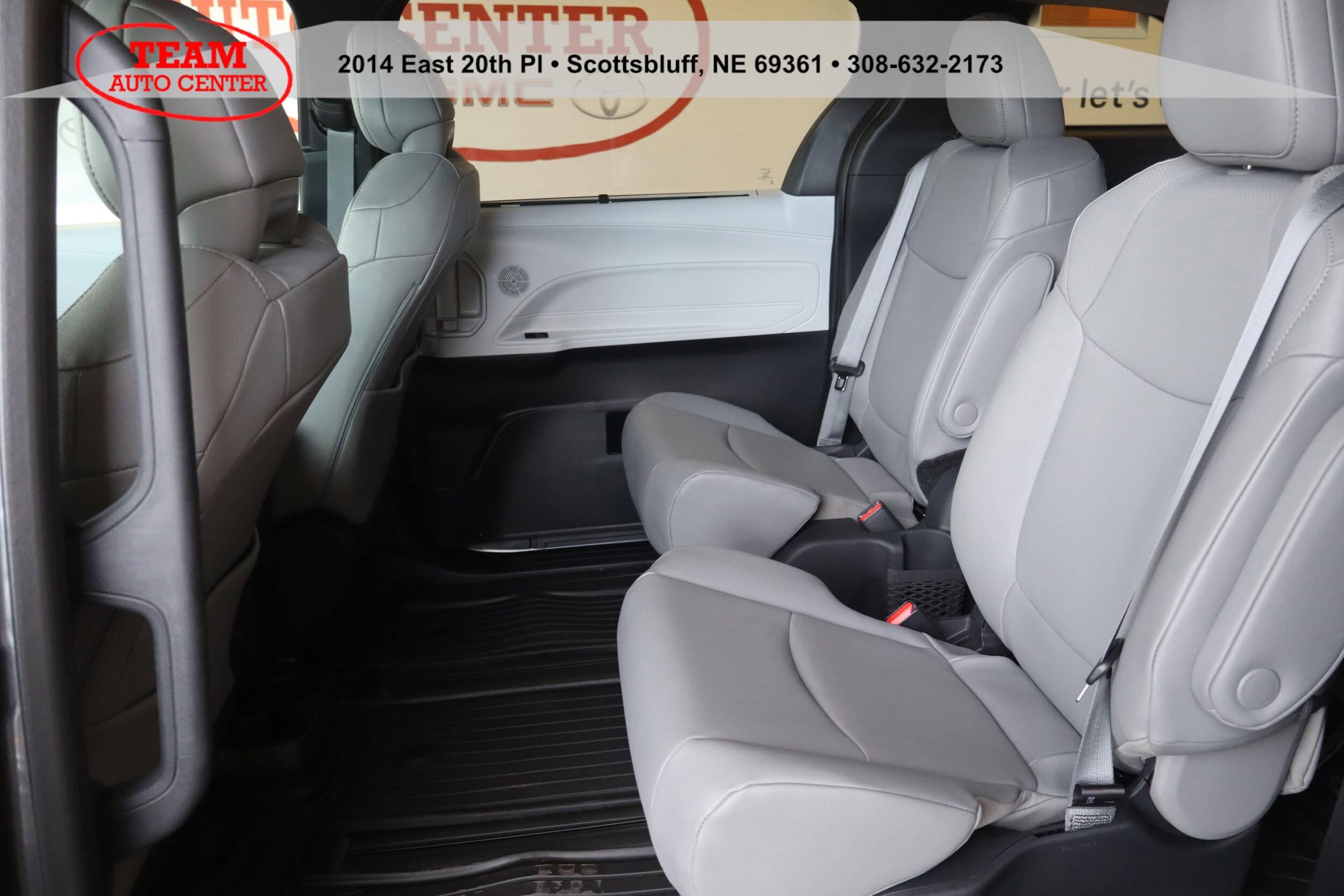 2025 Toyota Sienna XLE - Photo 8