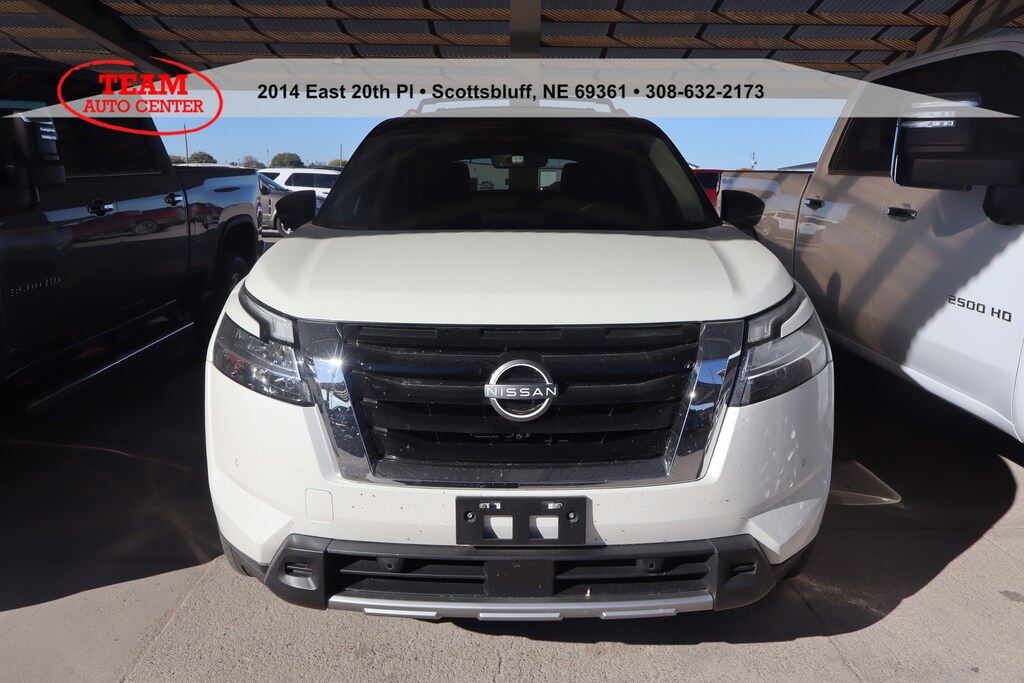 Used 2024 Nissan Pathfinder Platinum SUV