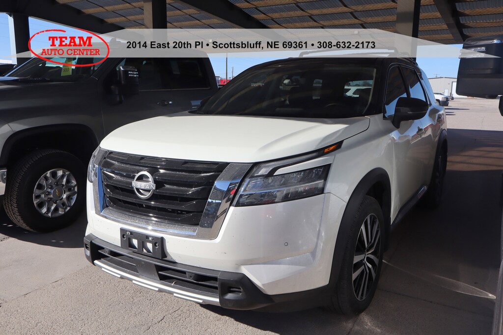 Used 2024 Nissan Pathfinder Platinum SUV