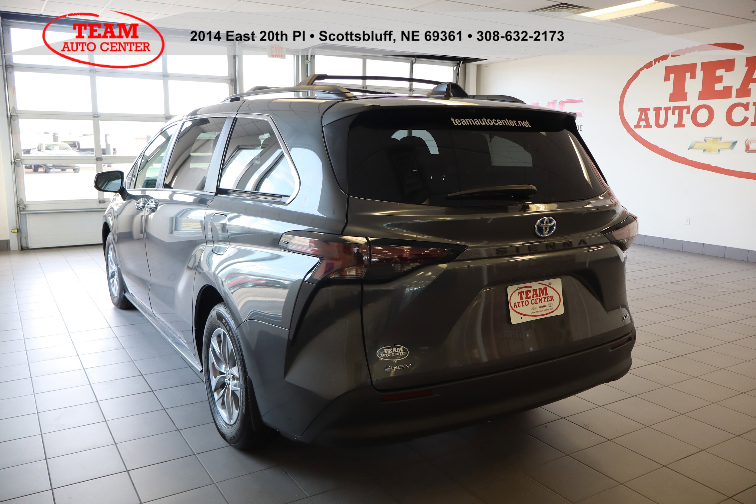 2025 Toyota Sienna XLE - Photo 10