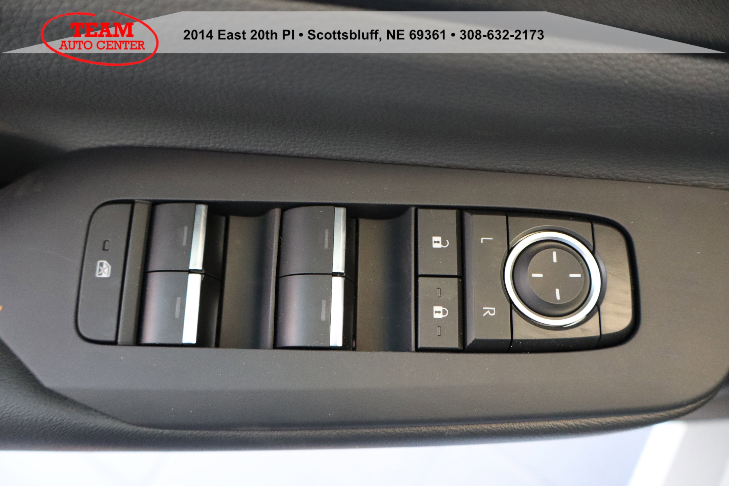 2026 Toyota Prius XLE - Photo 17