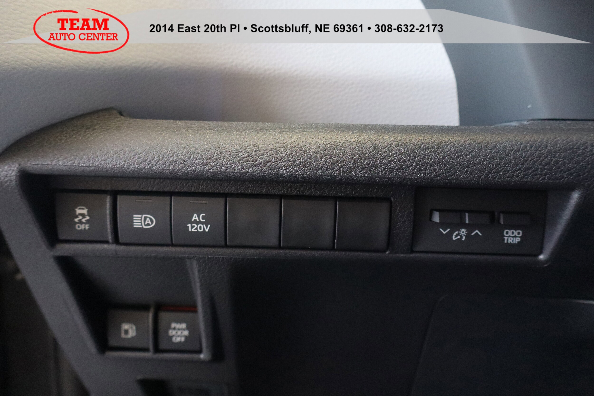 2025 Toyota Sienna XLE - Photo 22