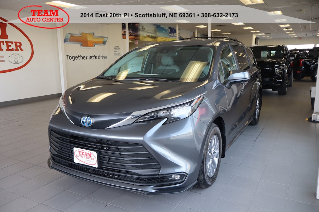 New 2025 Toyota Sienna XLE Van Passenger Van