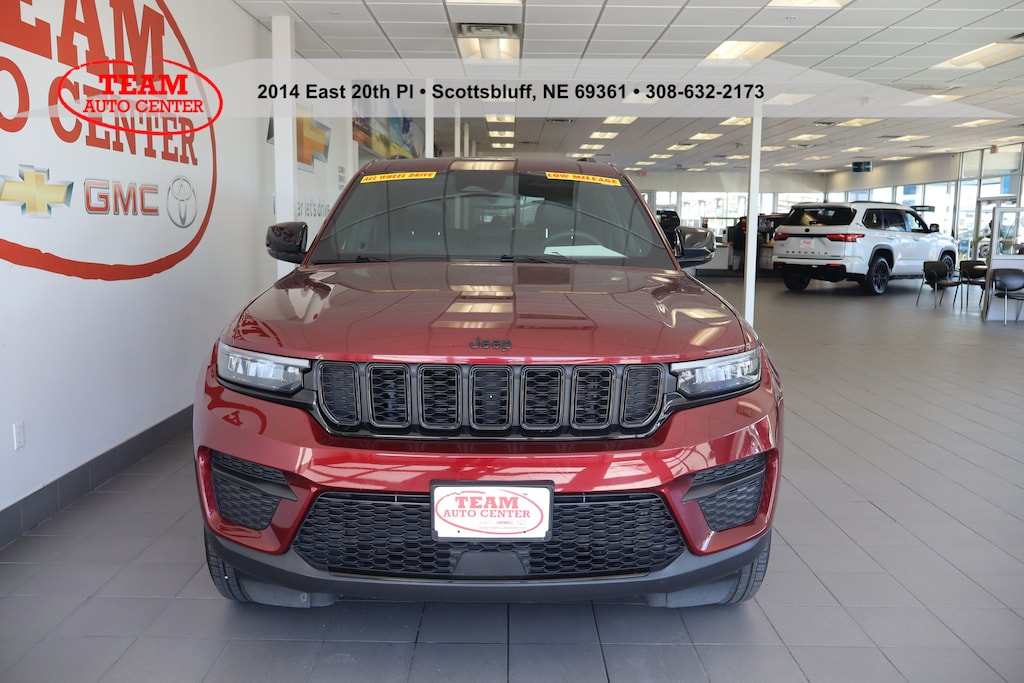 Used 2024 Jeep Grand Cherokee Altitude SUV