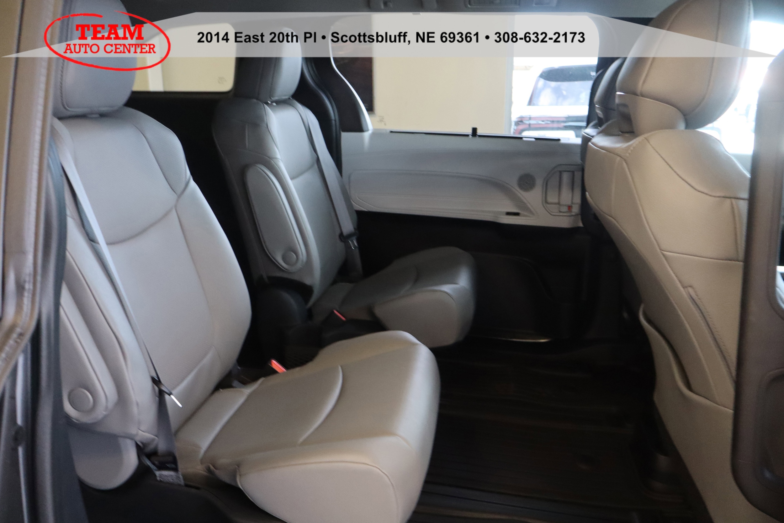 2025 Toyota Sienna XLE - Photo 14