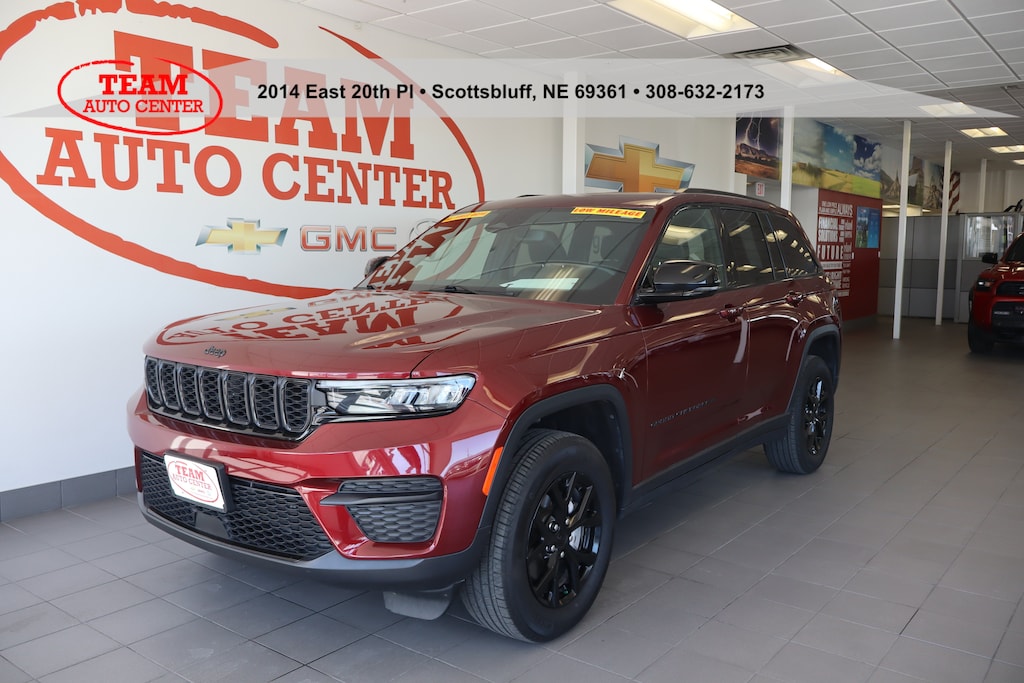 Used 2024 Jeep Grand Cherokee Altitude SUV