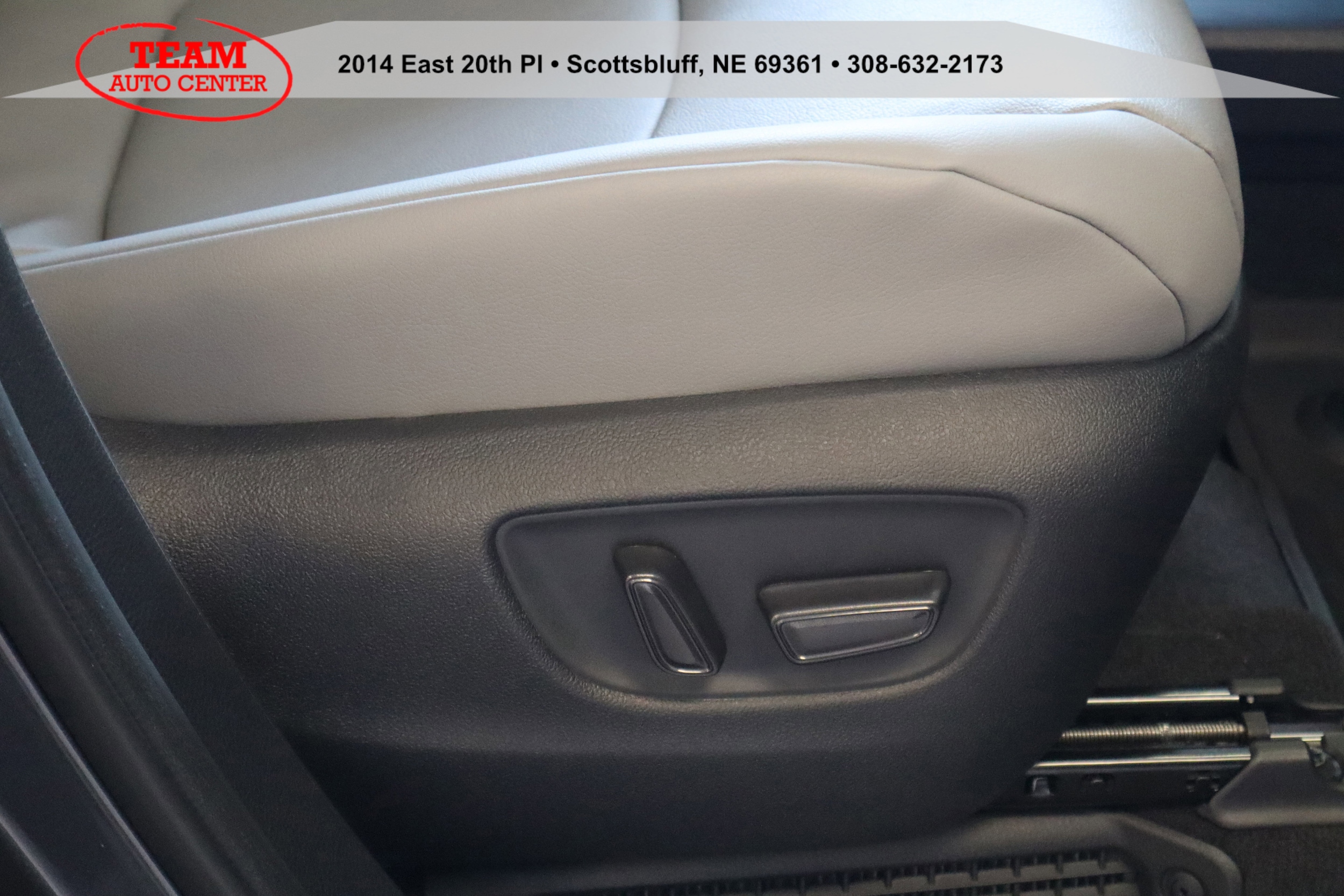 2025 Toyota Sienna XLE - Photo 16