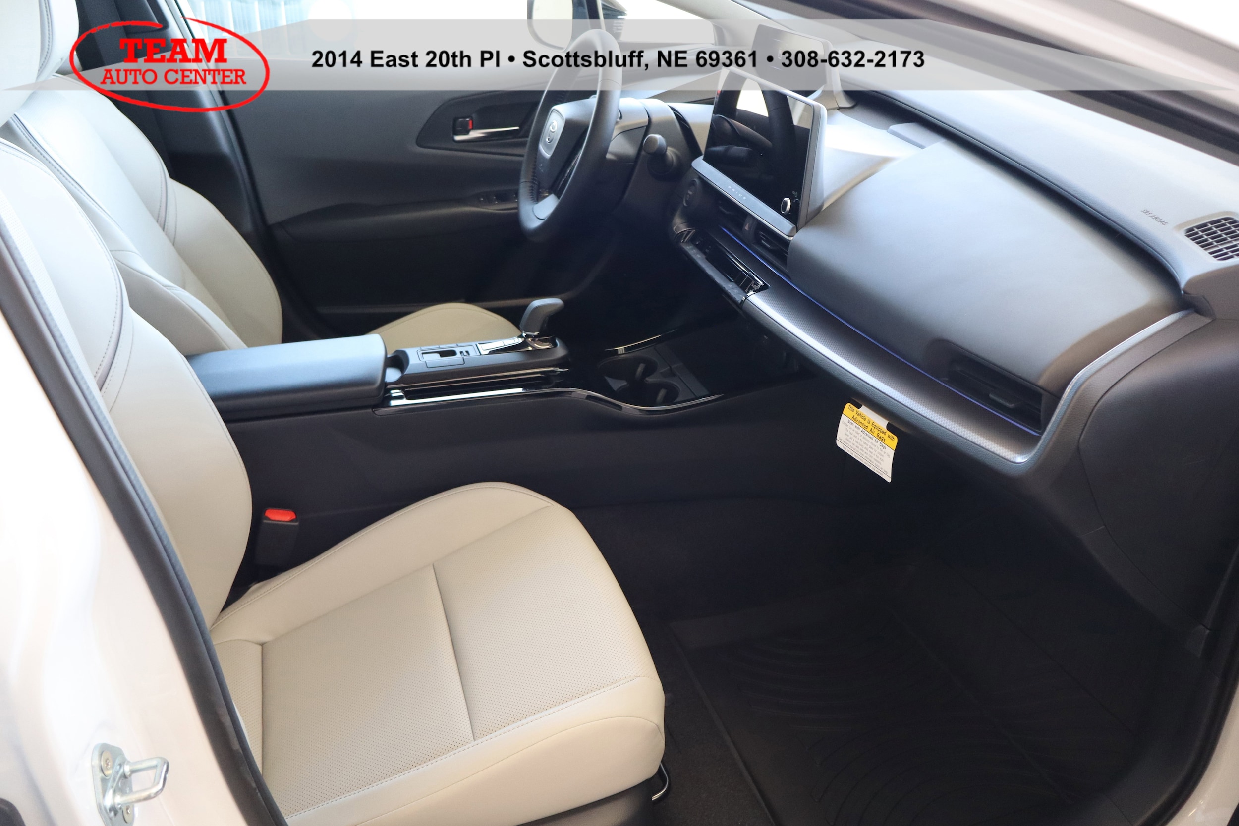 2026 Toyota Prius XLE - Photo 14