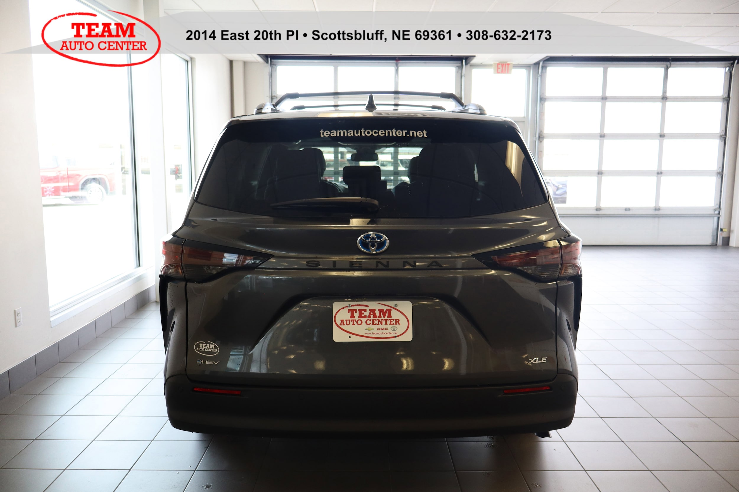 2025 Toyota Sienna XLE - Photo 11