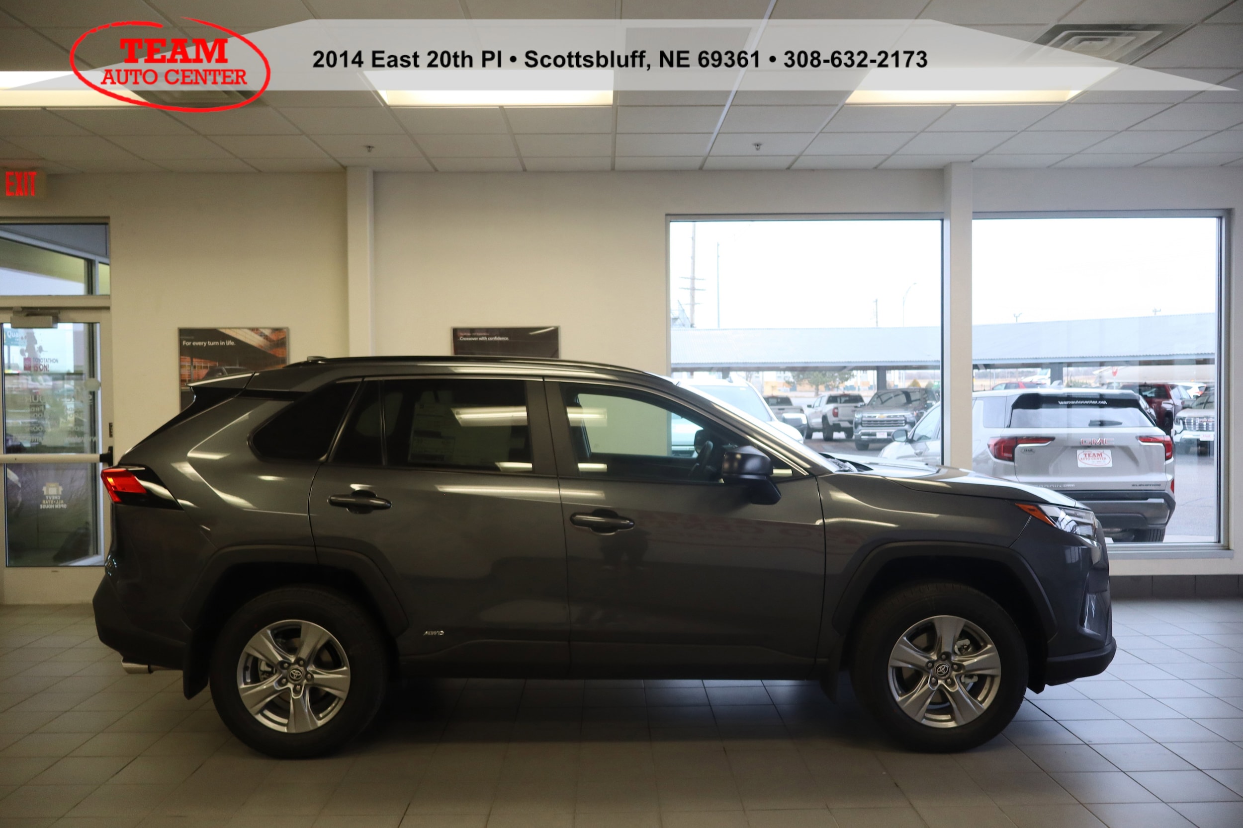 2025 Toyota RAV4 LE's photo