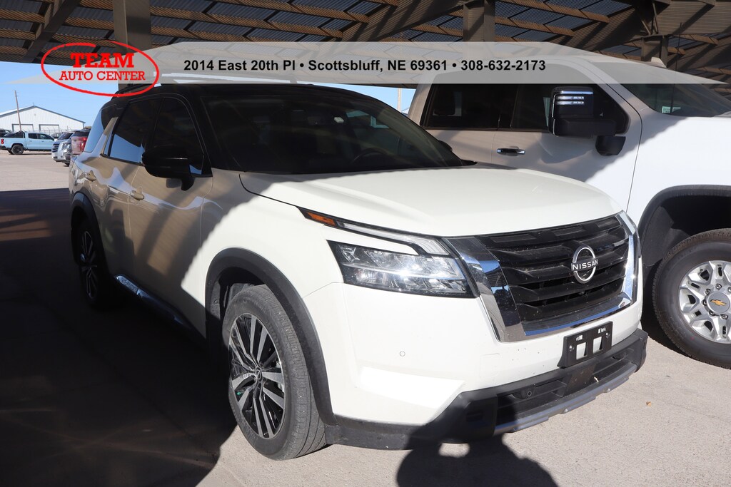 Used 2024 Nissan Pathfinder Platinum SUV