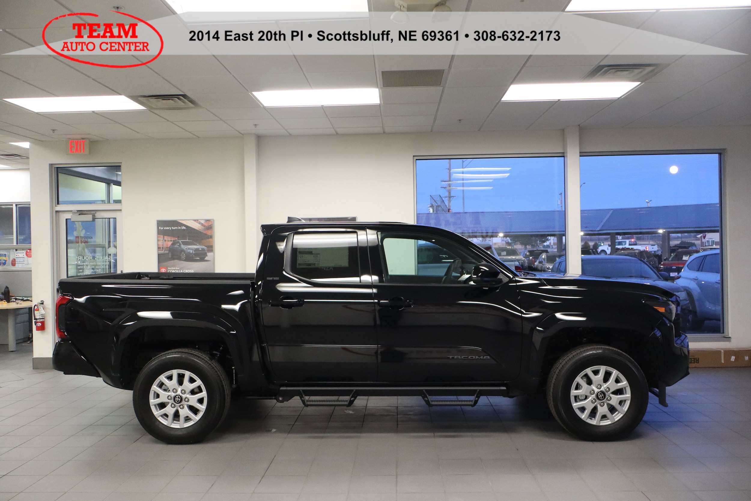 2025 Toyota Tacoma SR5's photo