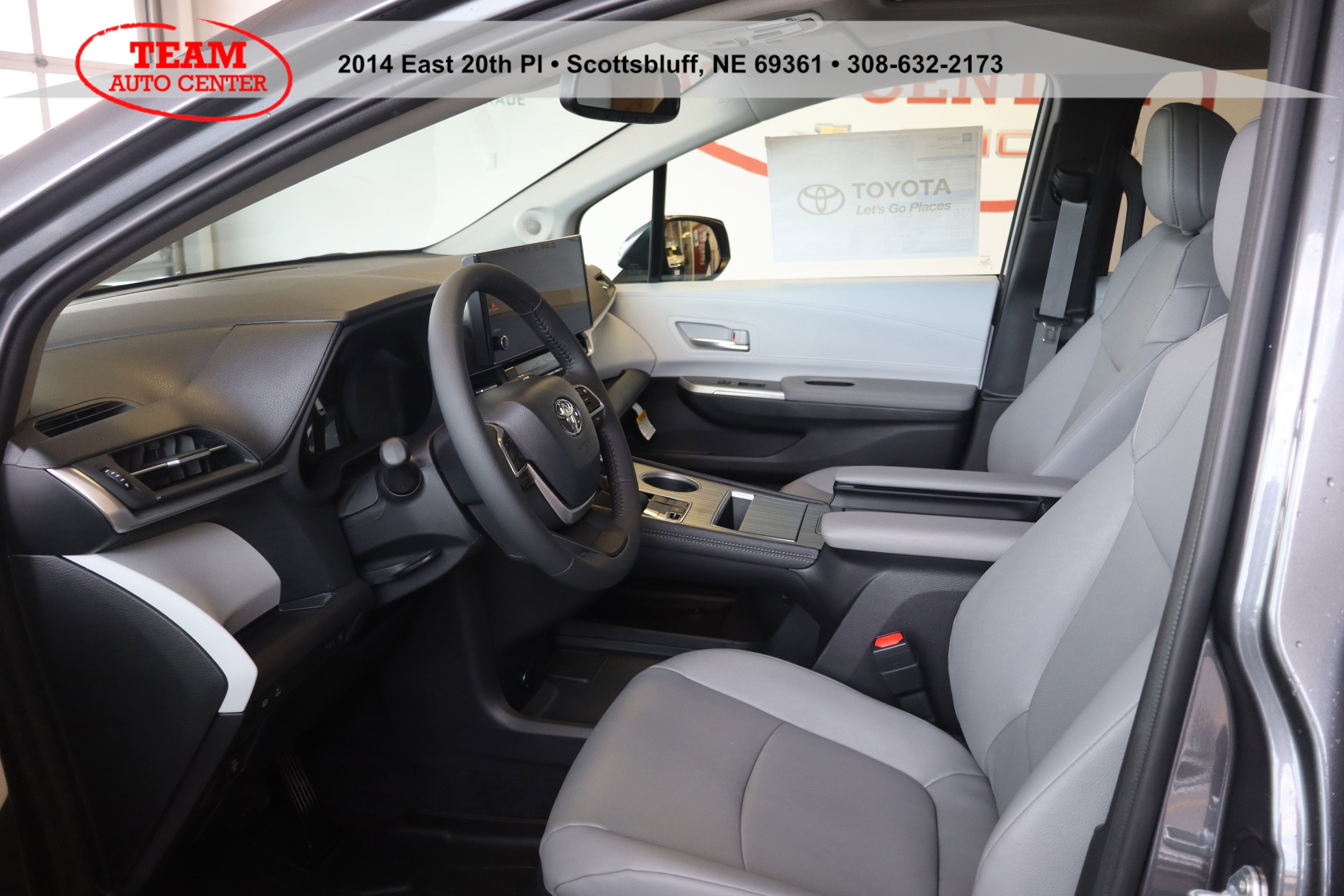 2025 Toyota Sienna XLE - Photo 7