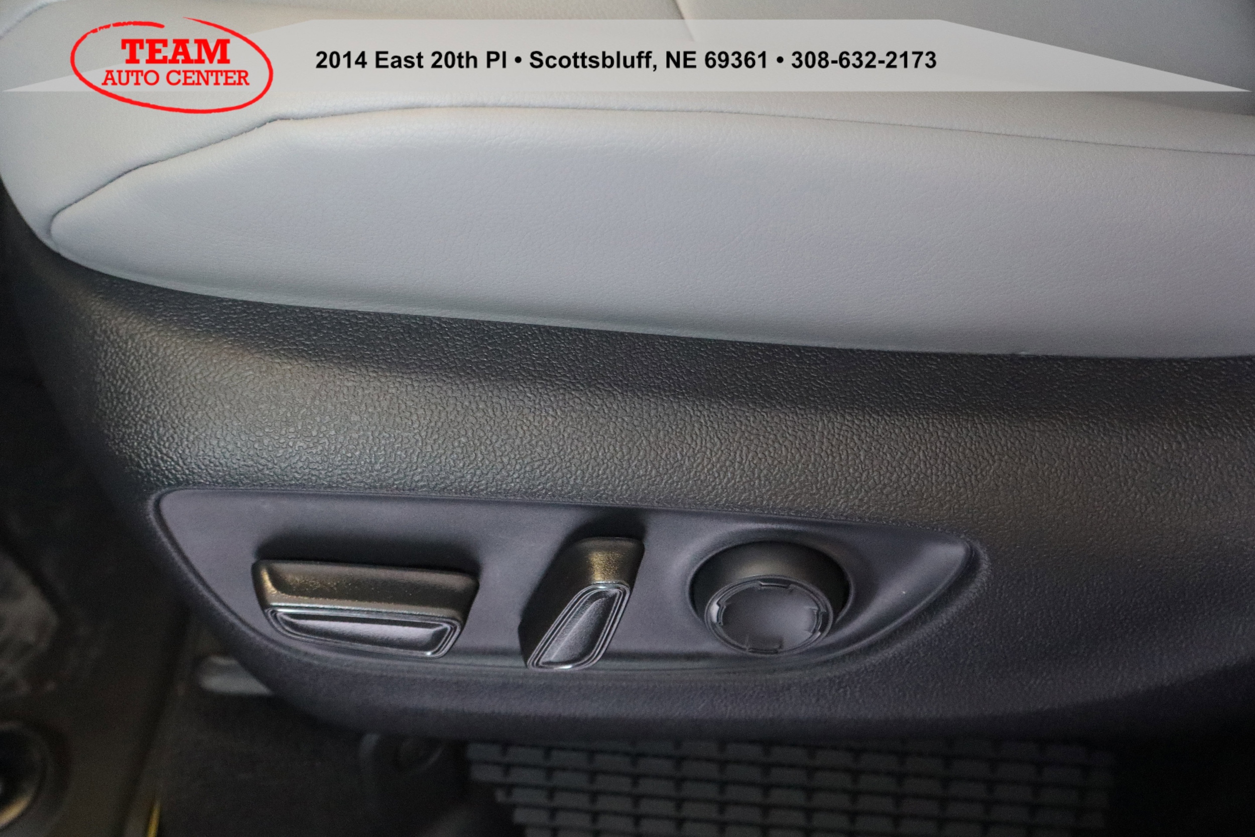 2025 Toyota Sienna XLE - Photo 21