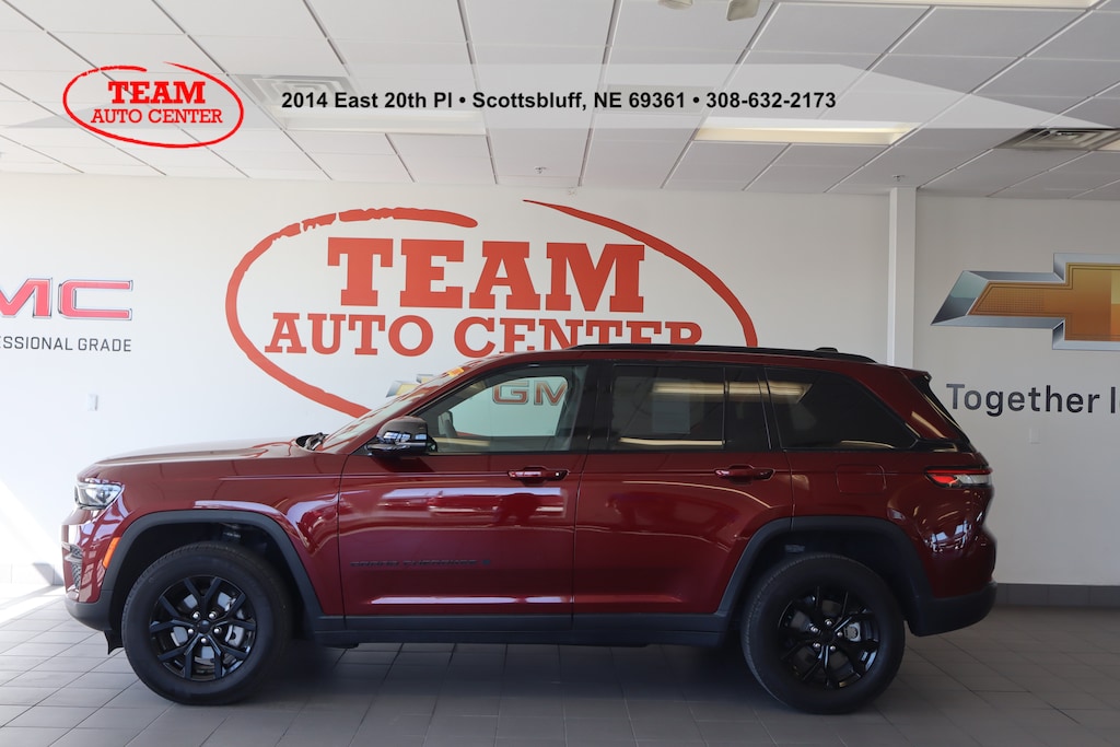 Used 2024 Jeep Grand Cherokee Altitude SUV