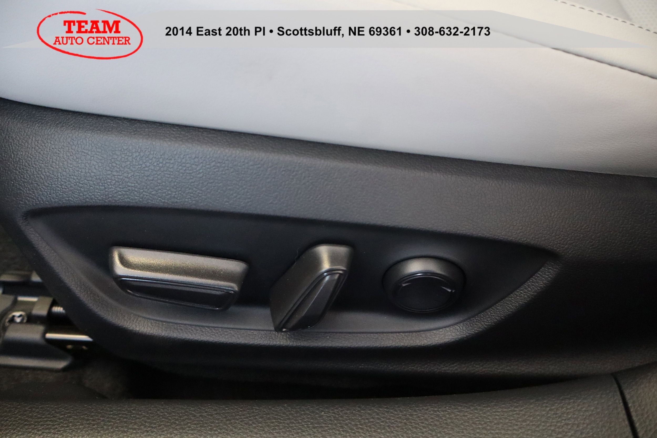 2026 Toyota Prius XLE - Photo 18