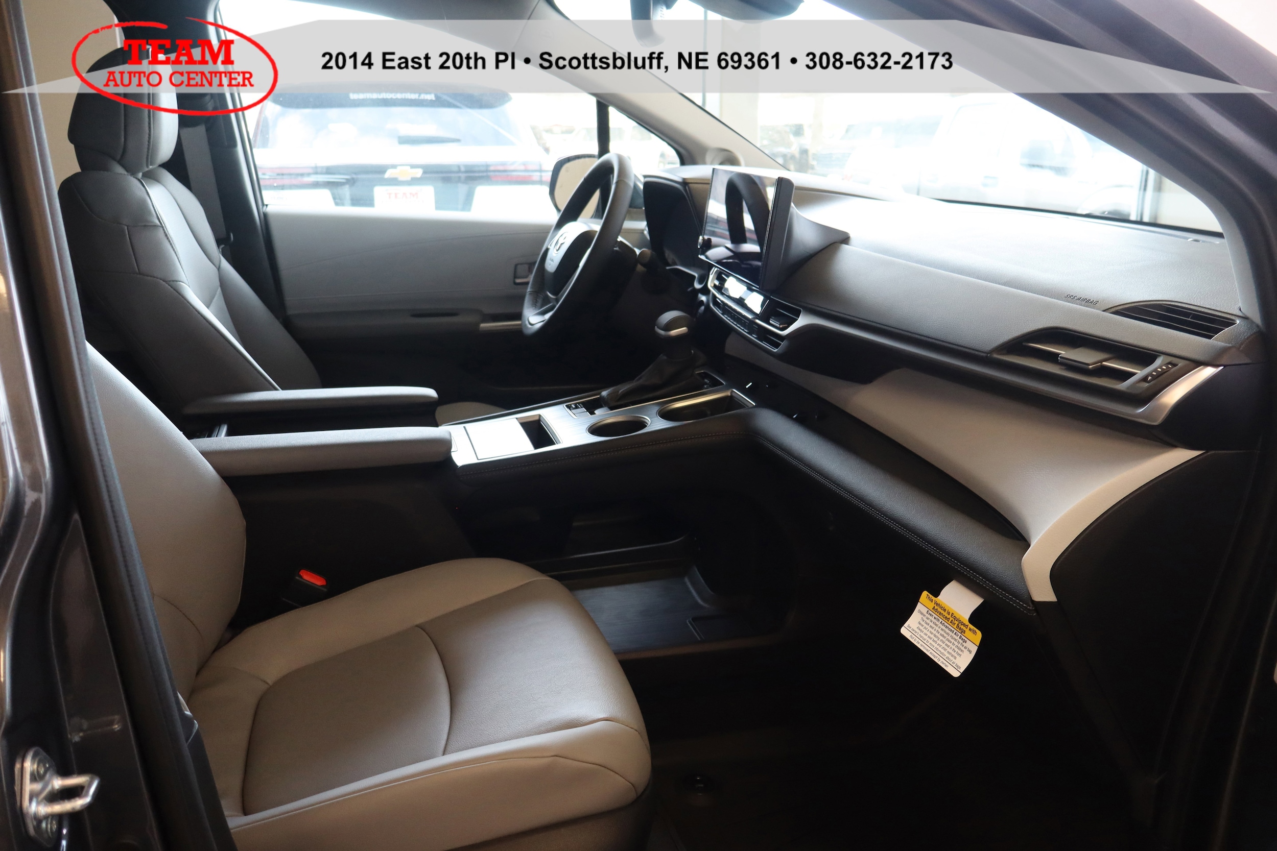 2025 Toyota Sienna XLE - Photo 15