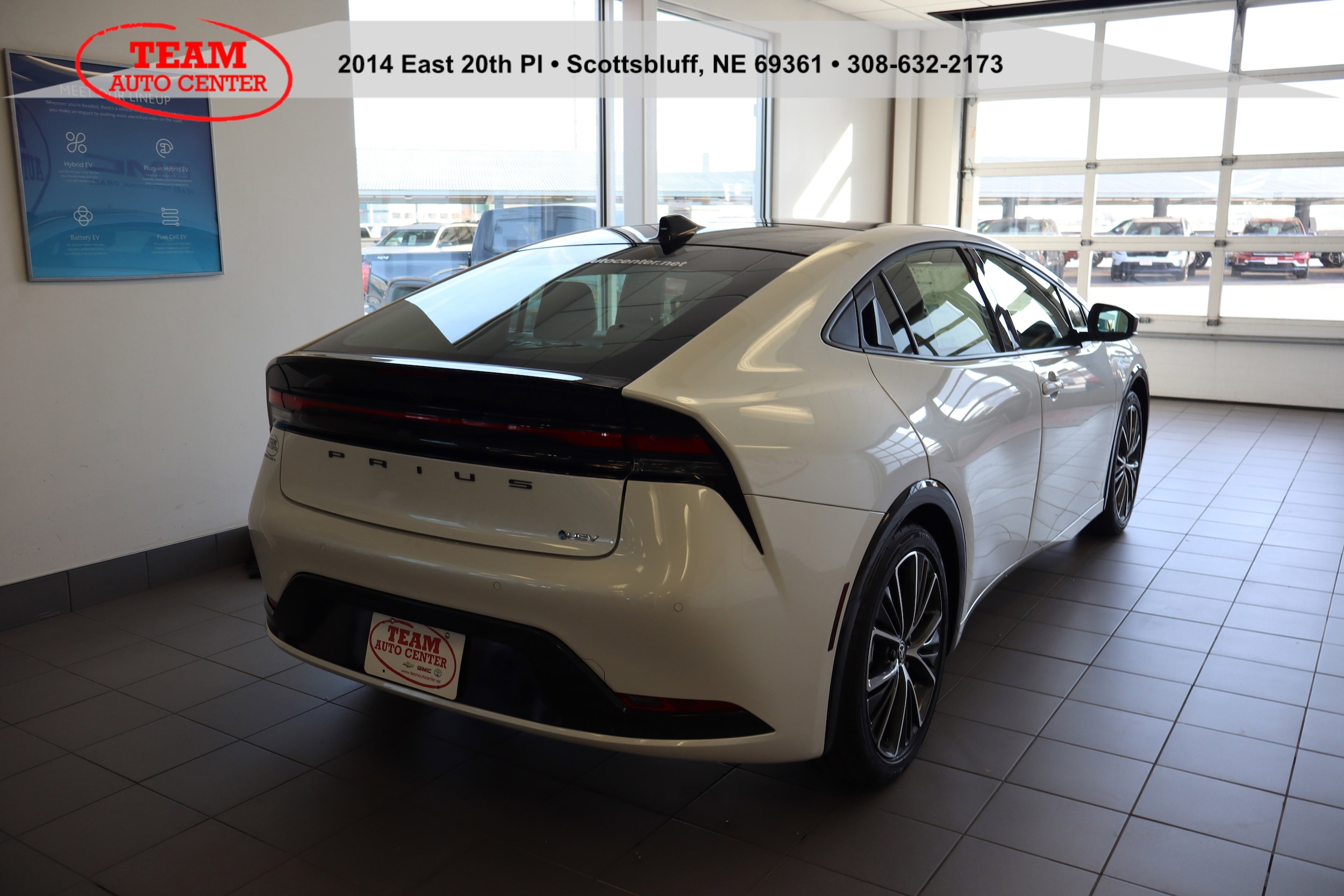 2026 Toyota Prius XLE - Photo 12