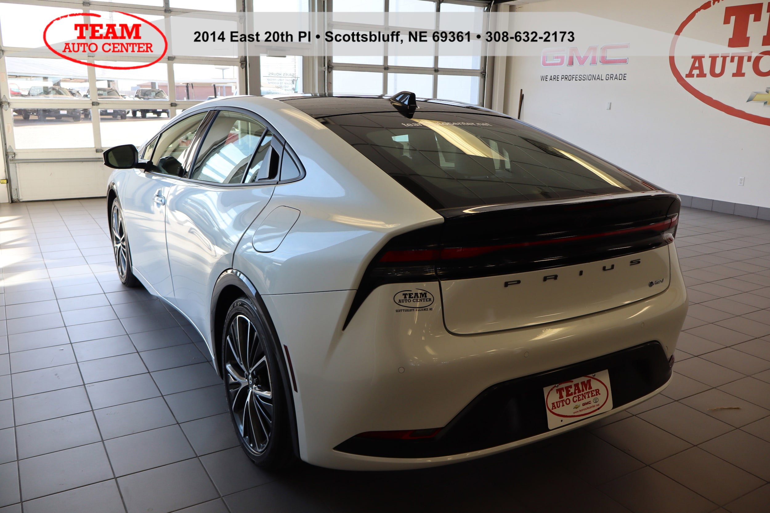 2026 Toyota Prius XLE - Photo 10