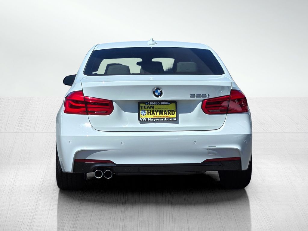 2017 BMW 3 Series 330i photo 4