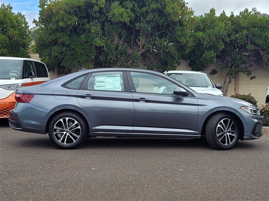 2026 Volkswagen Jetta Sport photo 2